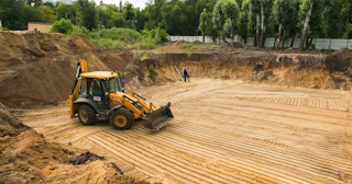 Разработка котлована Салехард стоимость за от 577 руб. м3 - заказать работы по копке и рытью котлованов | траншей